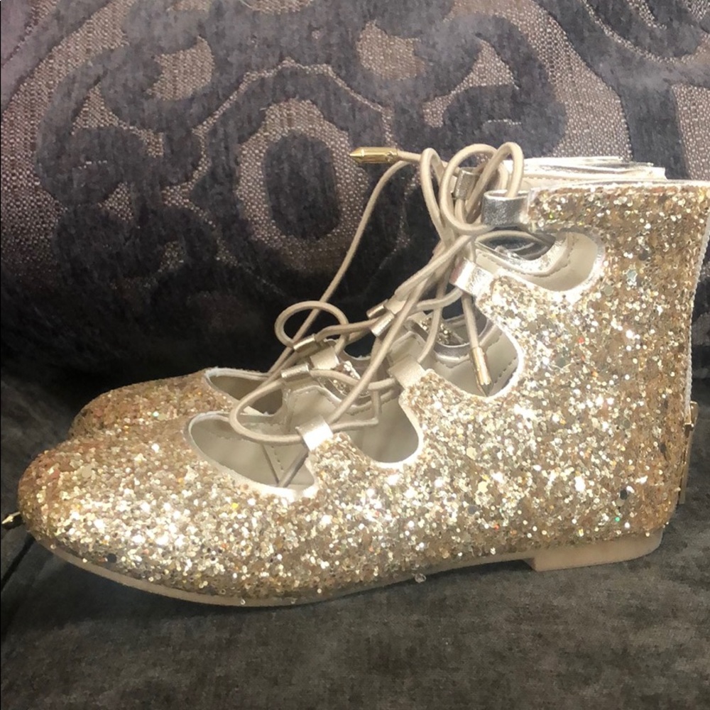 Gold sparkle dress shoe